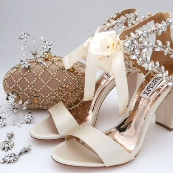 Badgley Mischka Ivory Heels with Crystal Embellishments/ size 9 - Picture 1 of 12